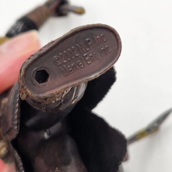 Vintage Toy Biz Lord Of The Rings 2002 NLP Marvel GIMLI LOTR 4.75" Action Figure - Picture 6 of 6